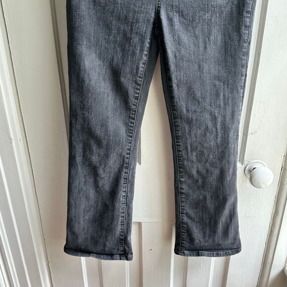 Madewell Cali Demi-Boot Jeans in Bellspring Wash Button-Front Edition - Picture 6 of 10